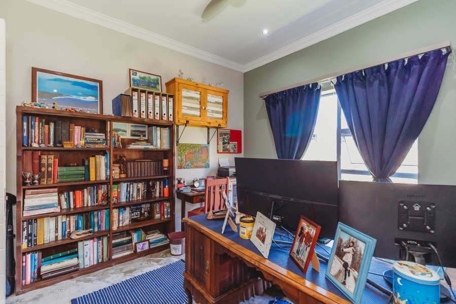 5 Bedroom Property for Sale in Heather Park Western Cape